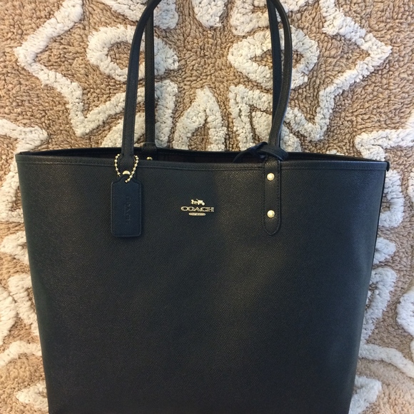 NWT COACH REVERSIBLE CITY TOTE IN SIGNATURE CANVAS - Picture 5 of 6